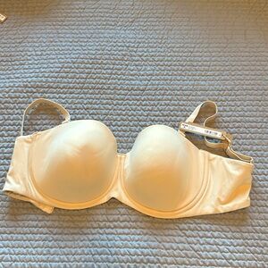 Skims 36DD bra new with tag fits everybody T-shirt bra color: sand